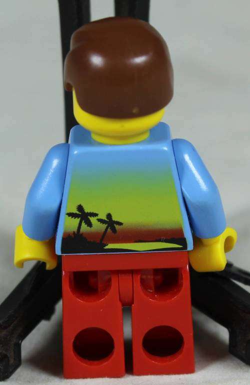 Lego mini figurine - Man in a Hawaii shirt (Sunset and palm trees TWN109)