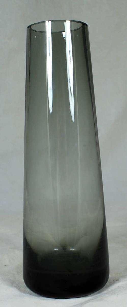 BEAUTIFUL SHADED GLASS VASE BID NOW!!!