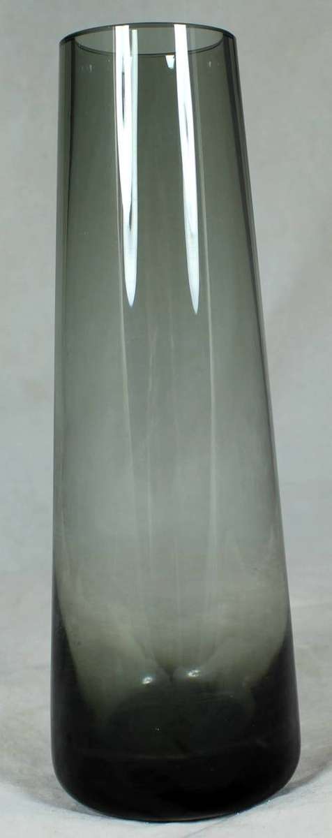 BEAUTIFUL SHADED GLASS VASE BID NOW!!!