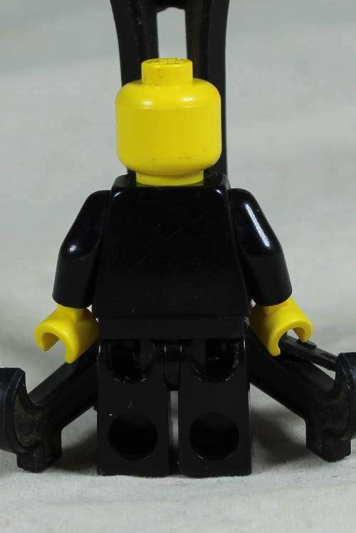 LEGO MINI FIGURINE-POLICEMAN(COMMUNITY PEOPLE COP004) BID NOW