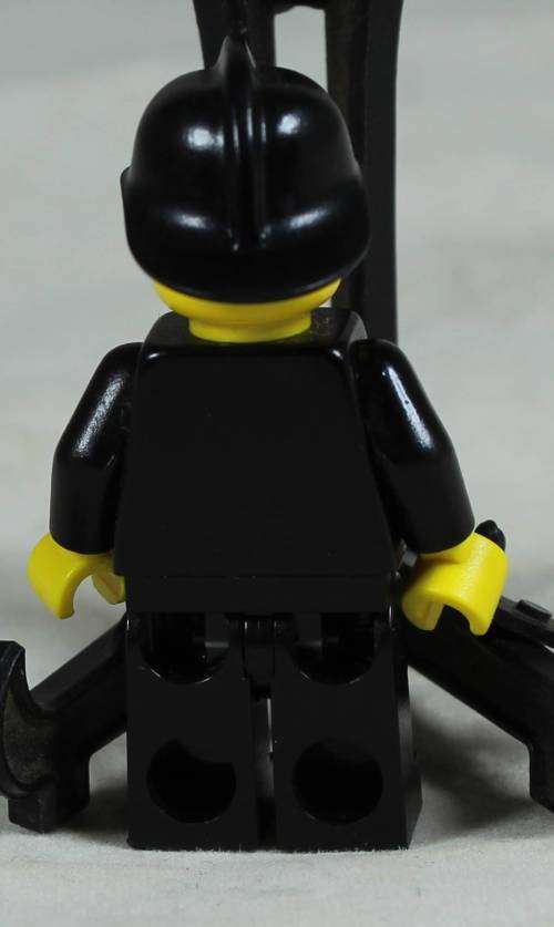 LEGO MINI FIGURINE-FIREMAN(BLAZE COMMANDER FIREC0177) BID NOW