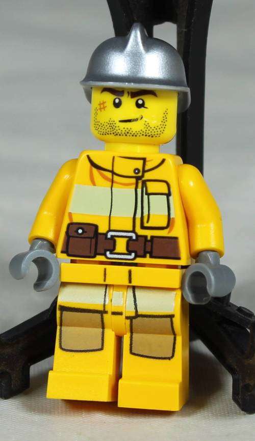 Lego mini figurine - Fireman (Fire transporter (CTY0302)