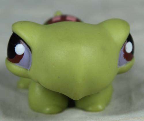 LITTLEST PET SHOP AUTHENTIC RANGE WITH A RED MAGNET(HASBRO 2004)TURTLE WITH PINK STRIPES ADORABLE!