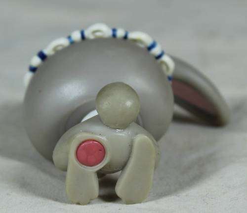 LITTLEST PET SHOP AUTHENTIC RANGE WITH A RED MAGNET(HASBRO 2004)GREY BUNNY RABBIT ADORABLE!