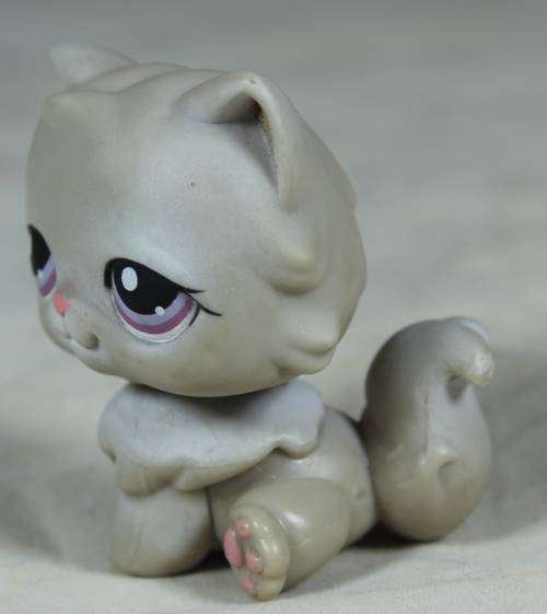 LITTLEST PET SHOP AUTHENTIC RANGE WITH A RED MAGNET(HASBRO 2004)PERSIAN KITTEN#263(SO CUTE)BID NOW!