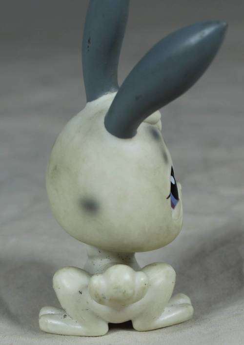 LITTLEST PET SHOP AUTHENTIC RANGE WITH A RED MAGNET(HASBRO 2004)RABBIT#18(SO CUTE)BID NOW!