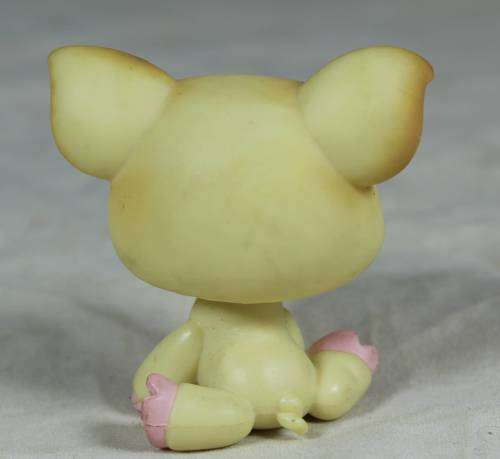 LITTLEST PET SHOP AUTHENTIC RANGE WITH A RED MAGNET(HASBRO 2005)PIG#266(SO CUTE)BID NOW!