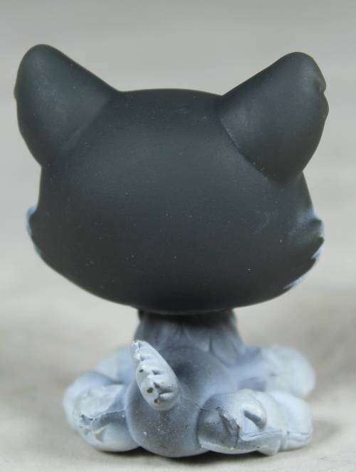 LITTLEST PET SHOP AUTHENTIC RANGE WITH A RED MAGNET(HASBRO 2004)GREY HUSKY DOG#70(SO CUTE)BID NOW!