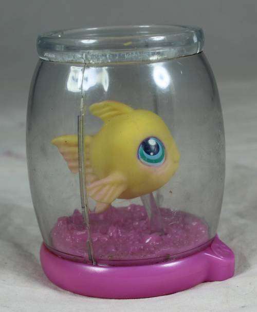 LITTLEST PET SHOP (FISH TRAPPED IN A TANK 2004) BID NOW!