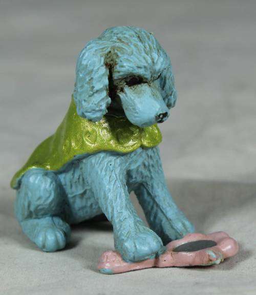 Vintage dog with a mirror  (M.E.G.1995)