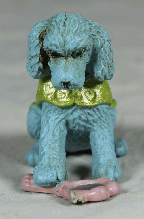 Vintage dog with a mirror  (M.E.G.1995)