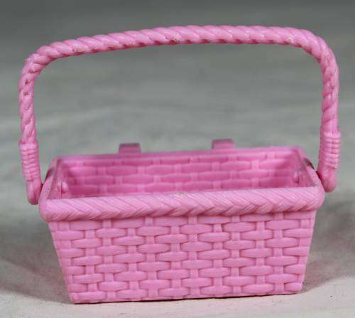 LOT OF PLASTIC TOY ACCESSORIES-BID NOW!