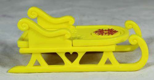 LOT OF PLASTIC TOY ACCESSORIES-BID NOW!