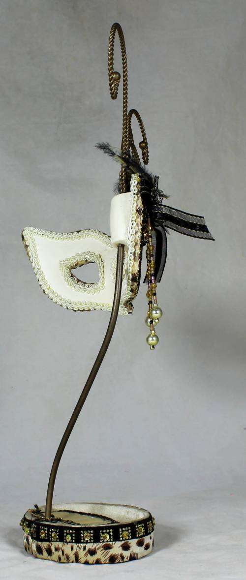 VINTAGE OPERA MASK NECKLACE STAND(STUNNING)-BID NOW!