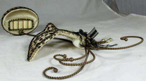 VINTAGE OPERA MASK NECKLACE STAND(STUNNING)-BID NOW!