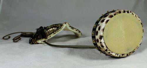 VINTAGE OPERA MASK NECKLACE STAND(STUNNING)-BID NOW!