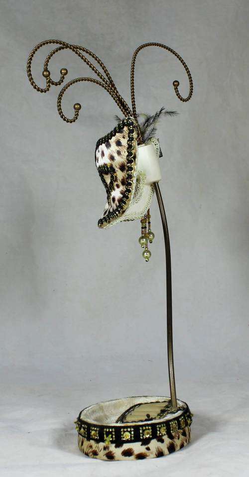 VINTAGE OPERA MASK NECKLACE STAND(STUNNING)-BID NOW!