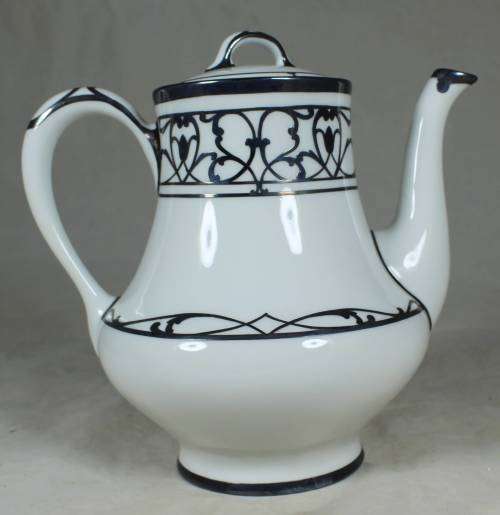 B & C FRANCE (TEA POT)-BID NOW!