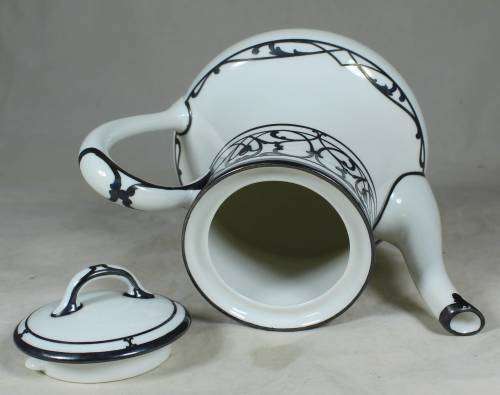 B & C FRANCE (TEA POT)-BID NOW!