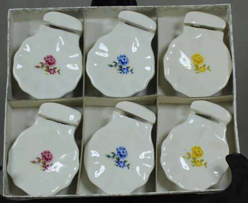 PORCELAIN PLACE SETTING HOLDERS-BID NOW!
