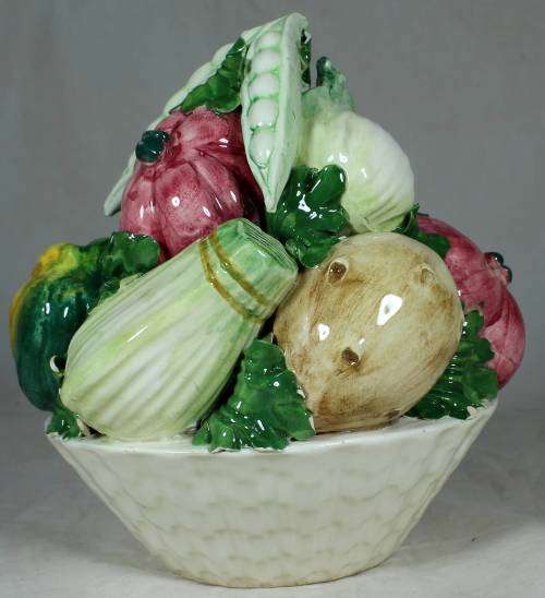 BEAUTIFUL ITALIAN PORCELAIN VEGETABLE CENTRE PIECE-BID NOW!