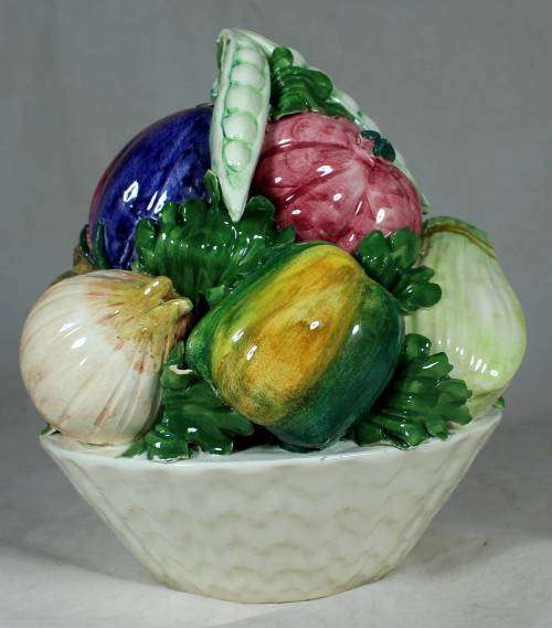 BEAUTIFUL ITALIAN PORCELAIN VEGETABLE CENTRE PIECE-BID NOW!