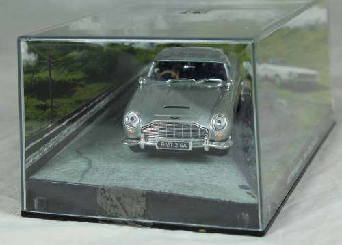 JAMES BOND 007 WITH MAGAZINE UNIVERSAL HOBBIES-ASTON MARTIN DB5(GOLDFINGER#1)BID NOW!!!