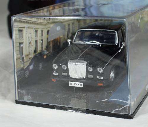 JAMES BOND 007 WITH MAGAZINE UNIVERSAL HOBBIES-DAIMLER LIMOUSINE(CASINO ROYALE#49)