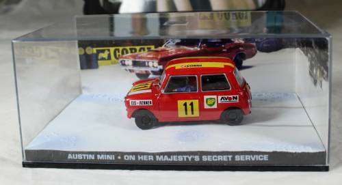 JAMES BOND 007 WITH MAGAZINE UNIVERSAL HOBBIES-AUSTIN MINI(ON HER MAJESTY`S SECRET SERVICE#71)