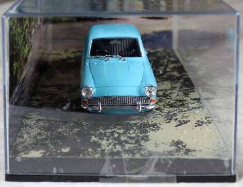 JAMES BOND 007 WITH MAGAZINE UNIVERSAL HOBBIES-FORD ANGLIA(DR.NO#89)