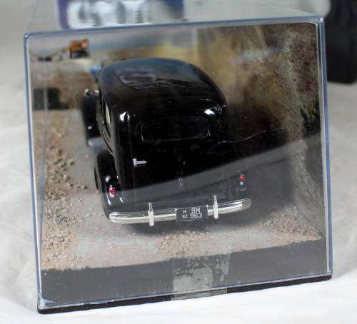 JAMES BOND 007 WITH MAGAZINE UNIVERSAL HOBBIES-LASALLE HEARSE(DR. NO#92)BID NOW!