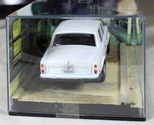 JAMES BOND 007 WITH MAGAZINE UNIVERSAL HOBBIES-ROLLS-ROYCE SILVER SHADOWII(THE WORLD IS NOT EN.#98)