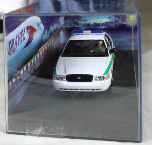 JAMES BOND 007 WITH MAGAZINE UNIVERSAL HOBBIES-FORD CROWN VICTORIA (CASINO ROYALE#100)BID NOW!