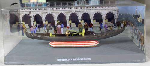 JAMES BOND 007 WITH MAGAZINE UNIVERSAL HOBBIES-BONDOLA (MOONRAKER#102)BID NOW!