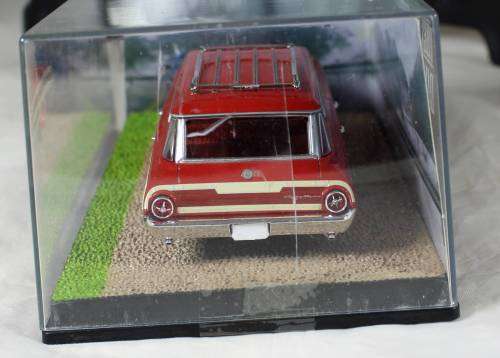 JAMES BOND 007 WITH MAGAZINE UNIVERSAL HOBBIES-FORD COUNTRY SQUIRE (GOLDFINGER#105)BID NOW!