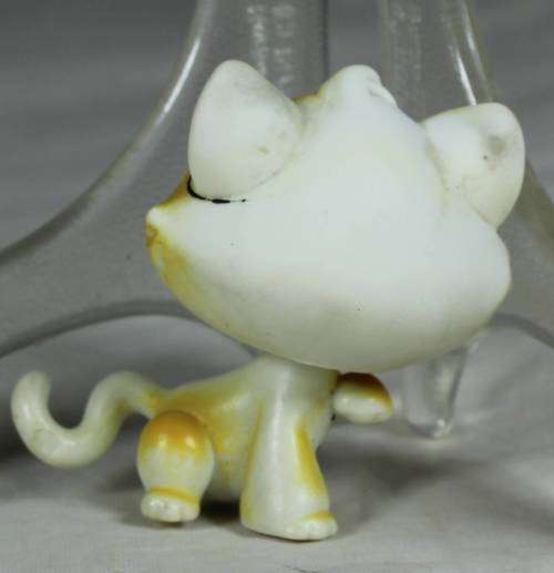 LITTLEST PET SHOP AUTHENTIC RANGE WITH A RED MAGNET HASBRO(TABBY CAT #52)BID NOW!