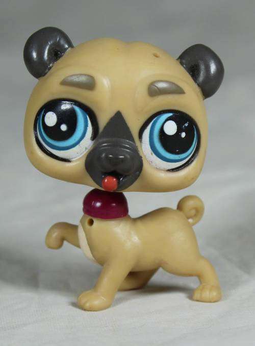 LITTLEST PET SHOP AUTHENTIC RANGE WITH A RED MAGNET HASBRO(DOGGY)BID NOW!