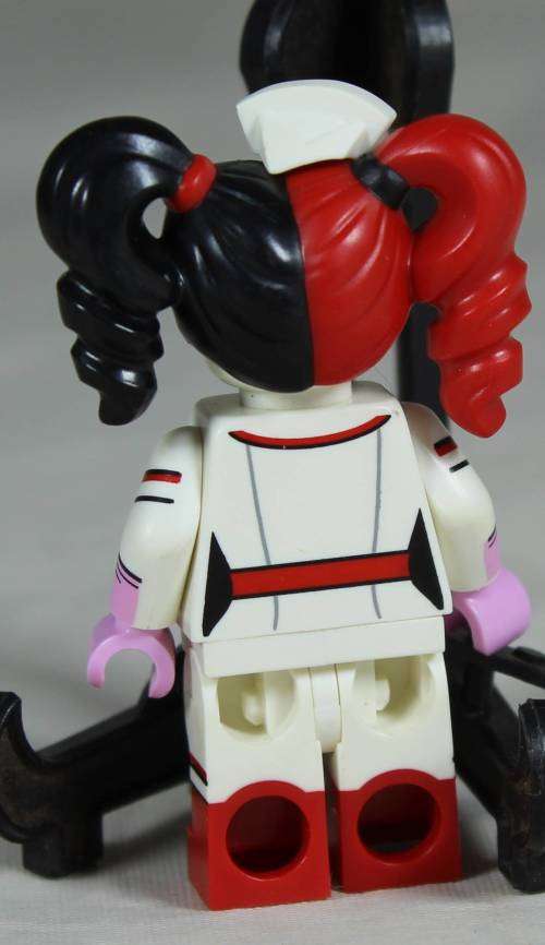 LEGO MINI FIGURINE-NURSE HARLEY QUINN(LEGO BATMAN MOVIE COLTBM13 SERIES 1)BID NOW!!