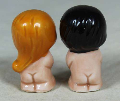 MINIATURE 1970`S LOVE IS CERAMIC PAIR(LOVELY) BID NOW!!!