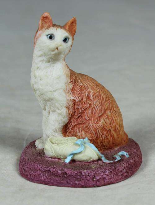 MINIATURE CAT WITH A SHOE (ADORABLE) BID NOW!!!