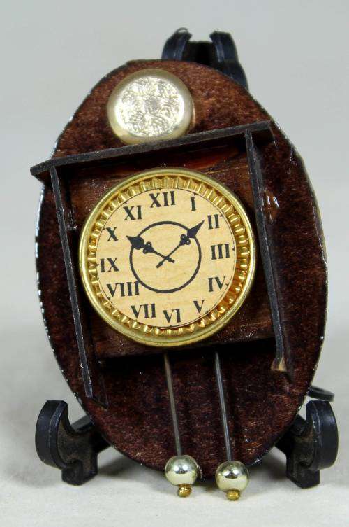 MINIATURE WALL CLOCK (VINTAGE) BID NOW!!!