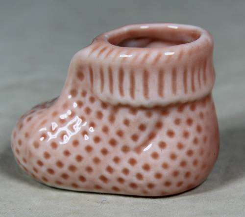 MINIATURE CERAMIC PINK BOOTY (LOVELY) BID NOW!!!