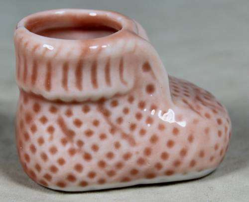 MINIATURE CERAMIC PINK BOOTY (LOVELY) BID NOW!!!