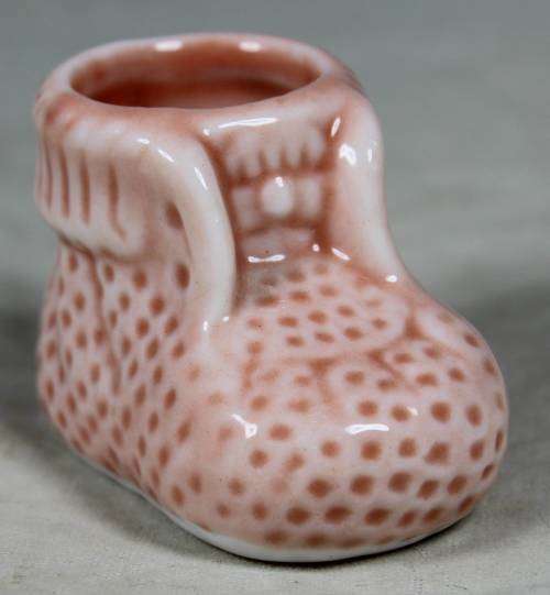 MINIATURE CERAMIC PINK BOOTY (LOVELY) BID NOW!!!
