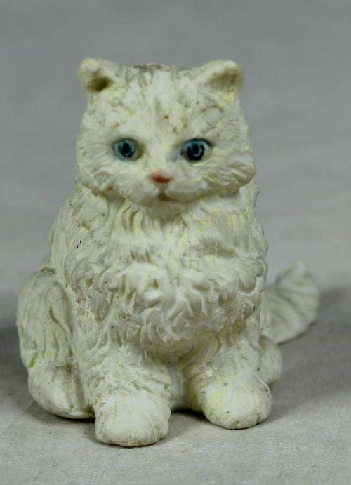 MINIATURE SERIOUS LOOKING WHITE CAT (AMUSING) BID NOW!!!