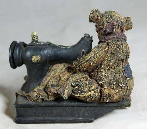 VINTAGE BEAR COLLECTION BY LEONARDO (SEWING MACHINE)(AWESOME)-BID NOW!!!