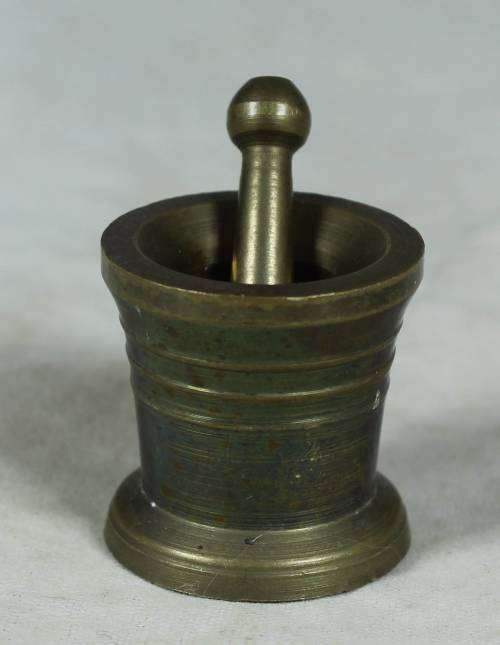 MINIATURE BRASS MORTAR AND PESTLE-BID NOW!!