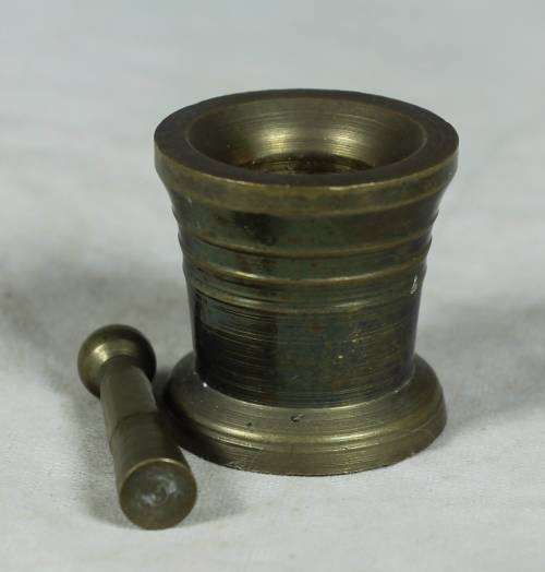 MINIATURE BRASS MORTAR AND PESTLE-BID NOW!!