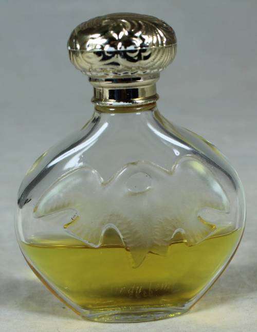 VINTAGE NINA RICCI L`AIR DU TEMP PERFUME BOTTLE 25ML(HALF FULL)(BEAUTIFUL) BID NOW!!