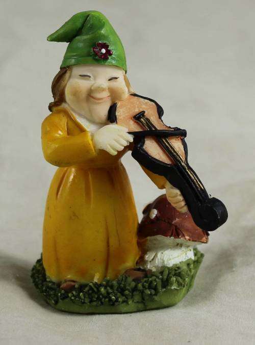 MINIATURE GARDEN GNOME-PLAYING THE VIOLIN(LOVELY) BID NOW!!